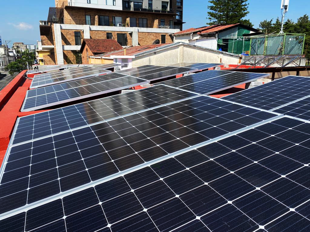 Instalacion 3 de Sistema atado a la red Trifásico 1512 kWh al mes / 15K - LV - 615W