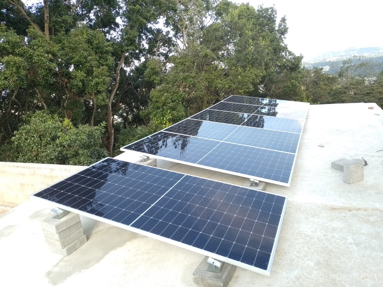 Instalacion 4 de Panel Solar 615W Monocristalino - Half Cell (con caja)