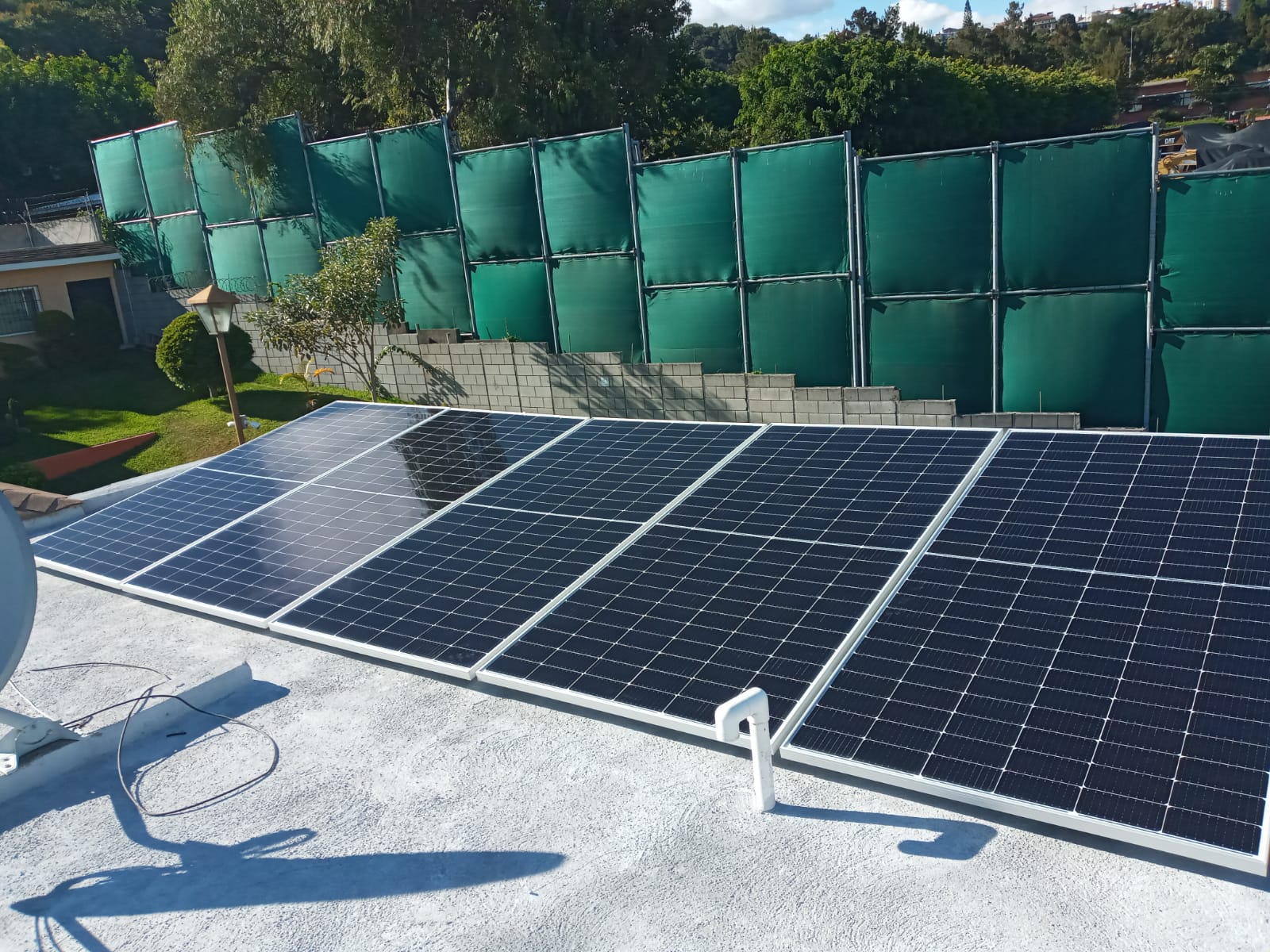 Instalacion 1 de Panel Solar 615W Bifacial Monocristalino - Half Cell (sin caja)